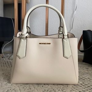 Micheal Kors Satchel